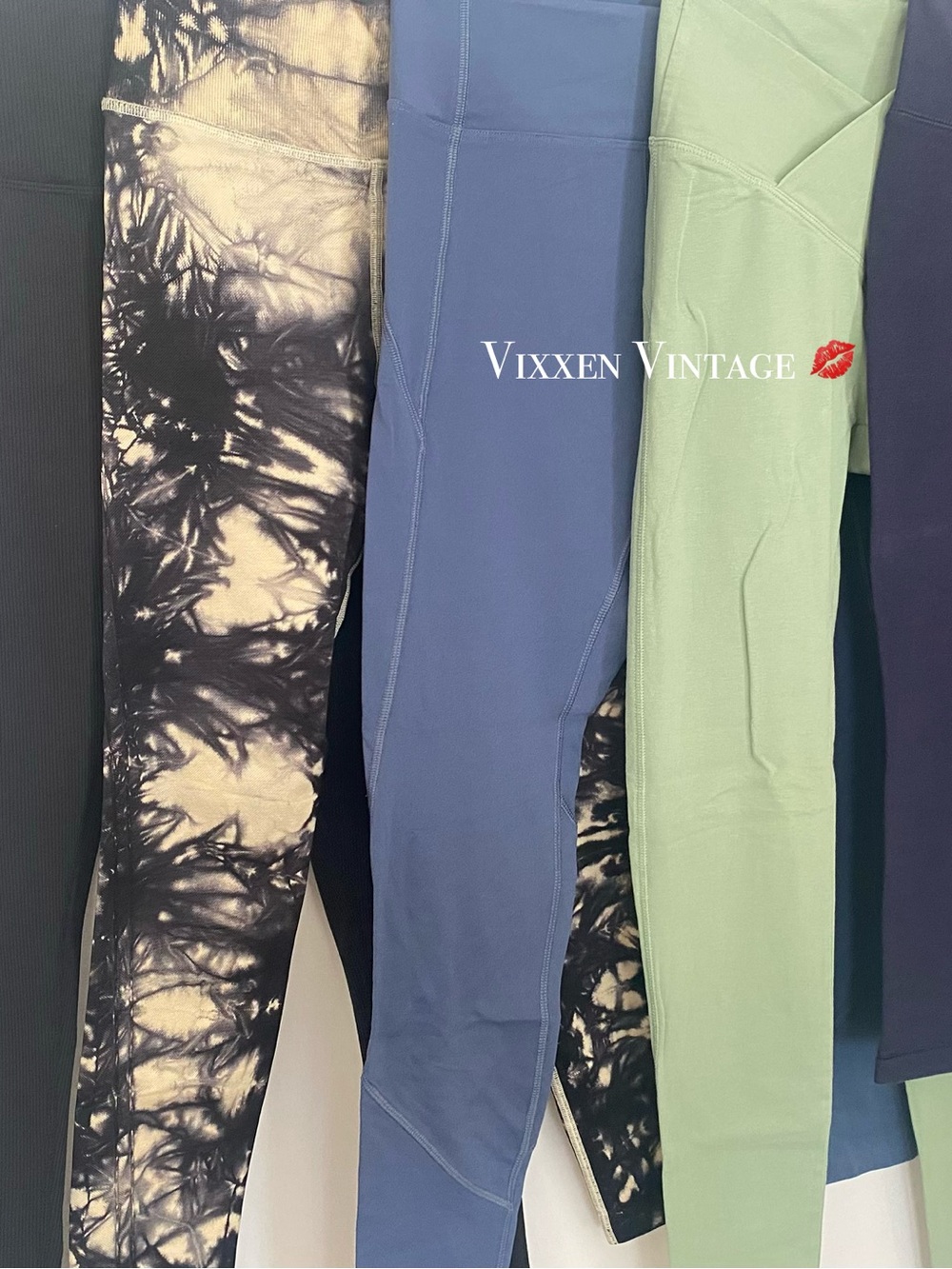 ASSORTED LOW RISE, MID-RISE & HIGH WAISTED POCKET CAPRI LEGGING BUNDLE LOT OF 5